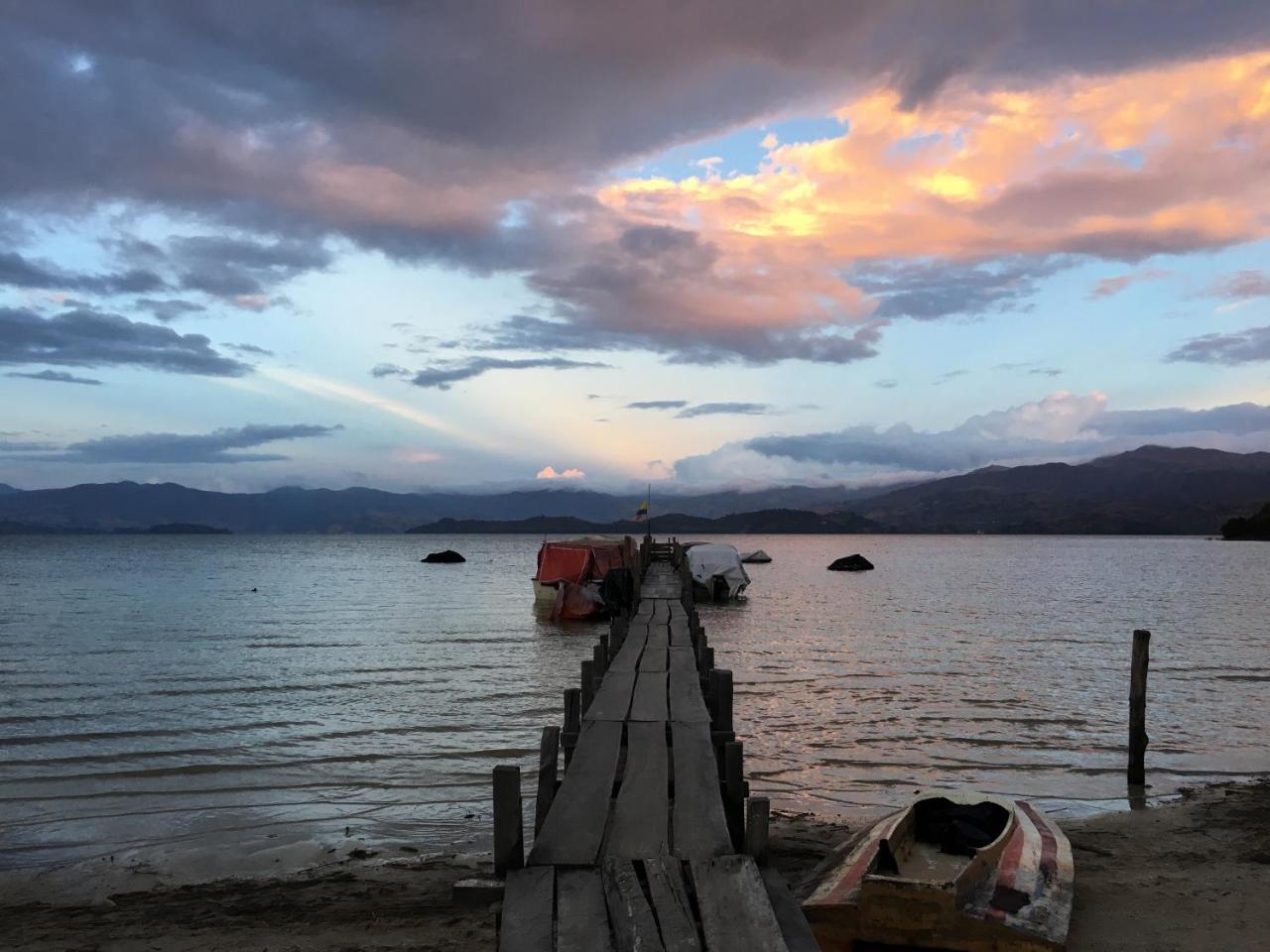 El Arca De Noah Bed & Breakfast Tota Bagian luar foto