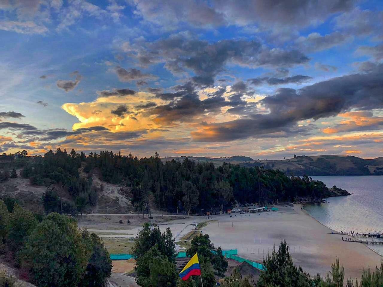 El Arca De Noah Bed & Breakfast Tota Bagian luar foto